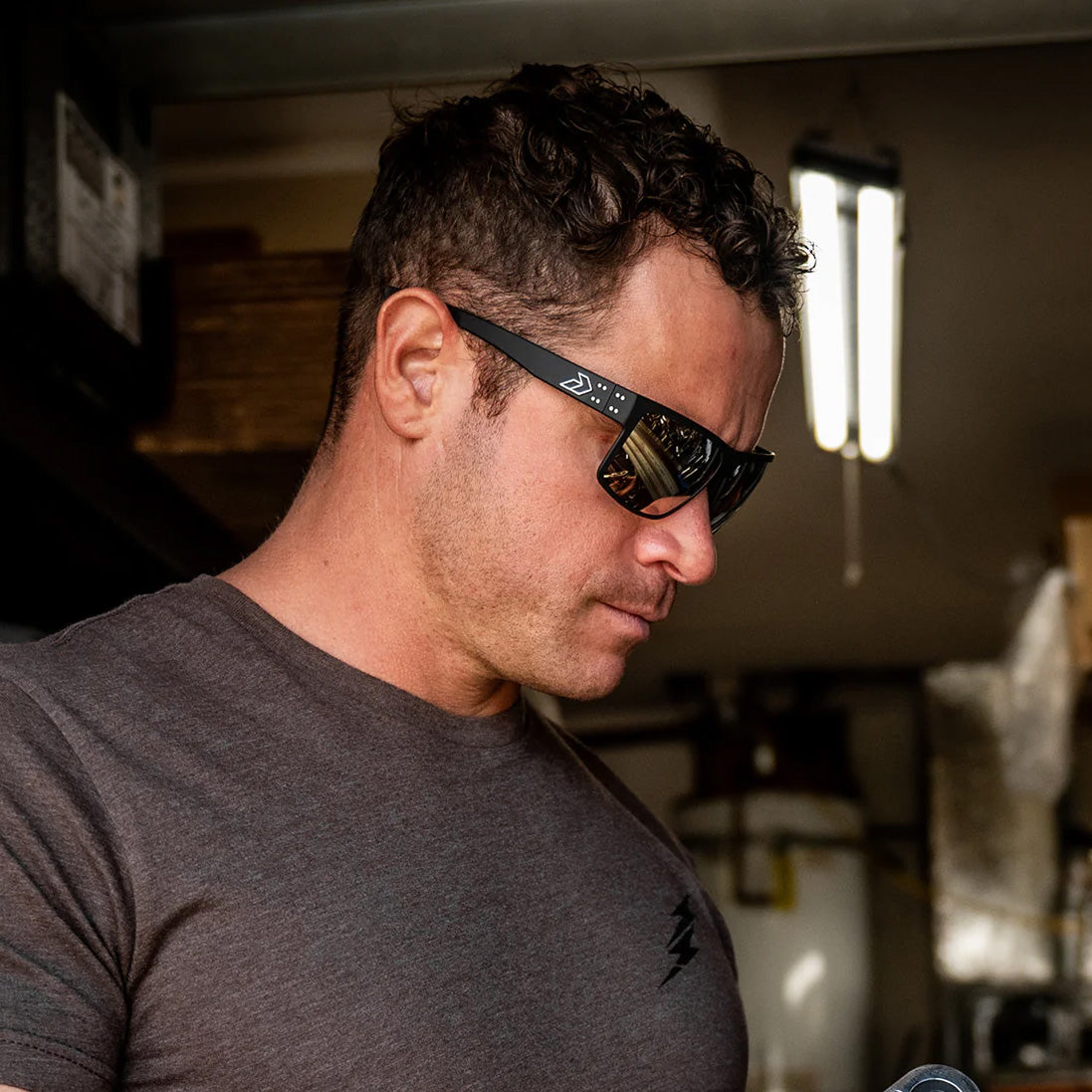 Rig Black / Gold Mirror Polarized Sunglasses